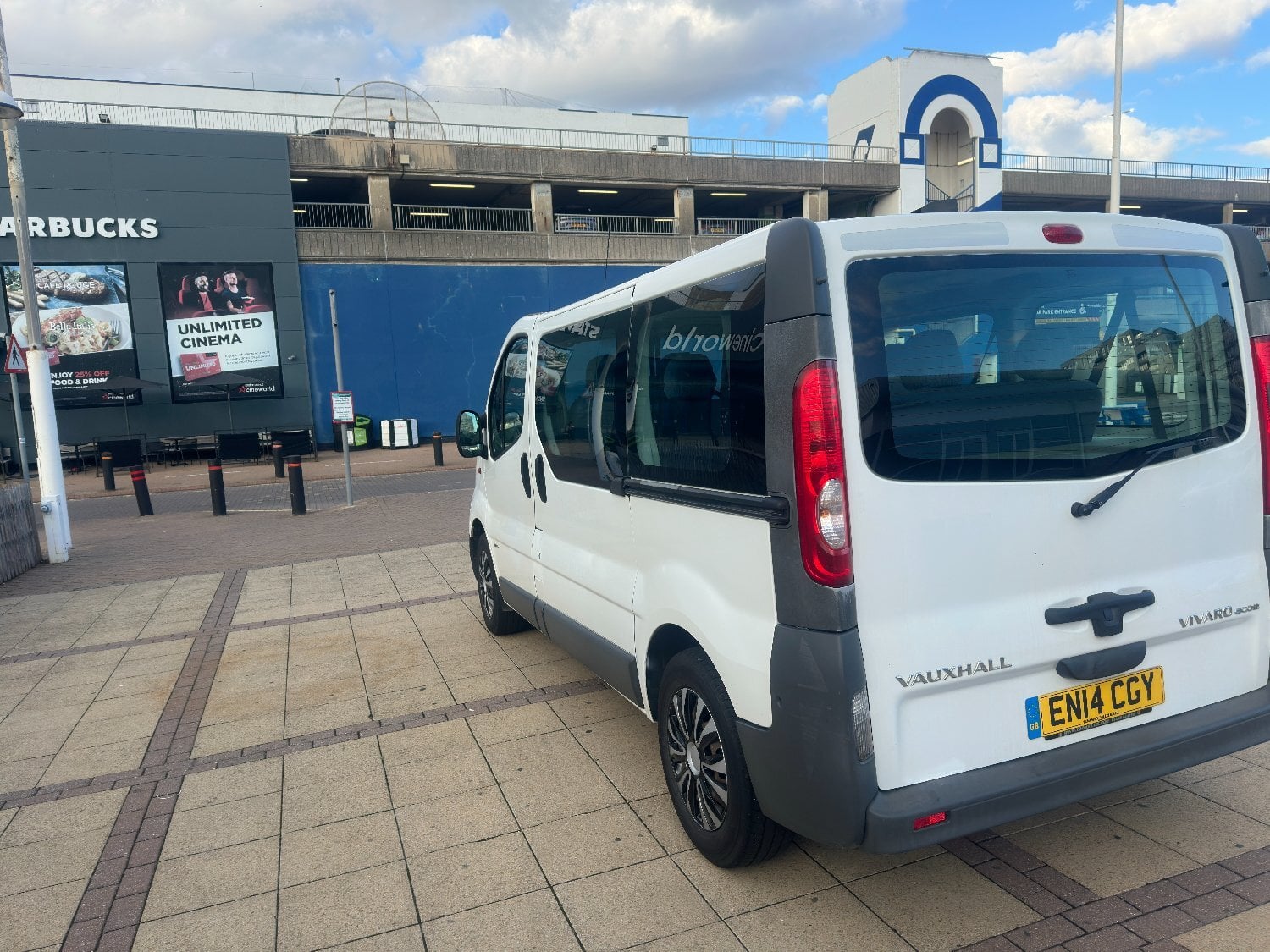 2014 Vauxhall Vivaro Combi SWB - New Years MOT - 9 Seats - 2 Keys - Cars in Brighton