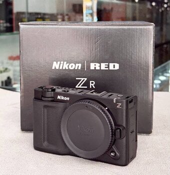 🎥 Nikon ZR Cinema Camera Body – Excellent Condition!