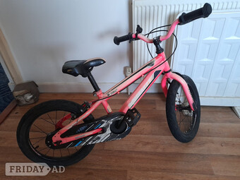 Boys bike & 2 x 3 wheel scooters