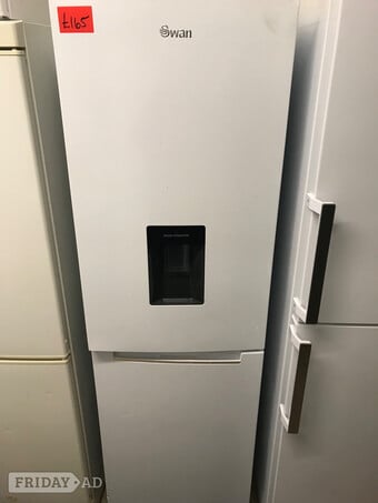 Swan fridge freezer with water dispenser 
