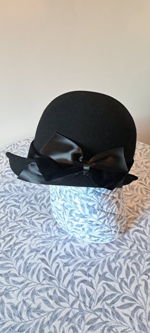 LADIES’ BLACK WOOL FELT CLOCHE FLAPPER GIRL STYLE DESIGNER HAT
