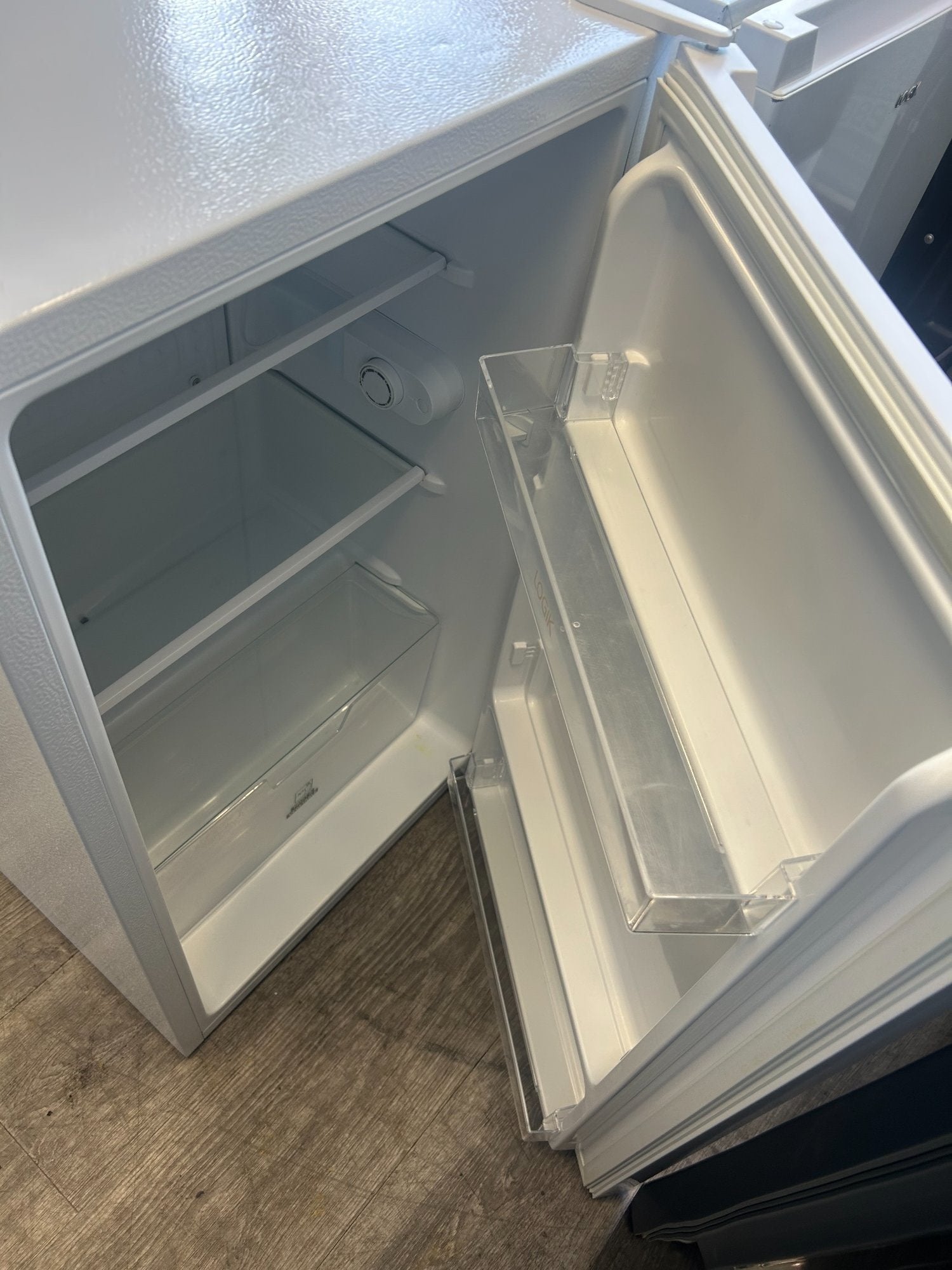 LOGIK UNDERCOUNTER FRIDGE