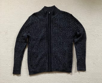 Black zip up cardigan with pockets. LARGE.- NEW
