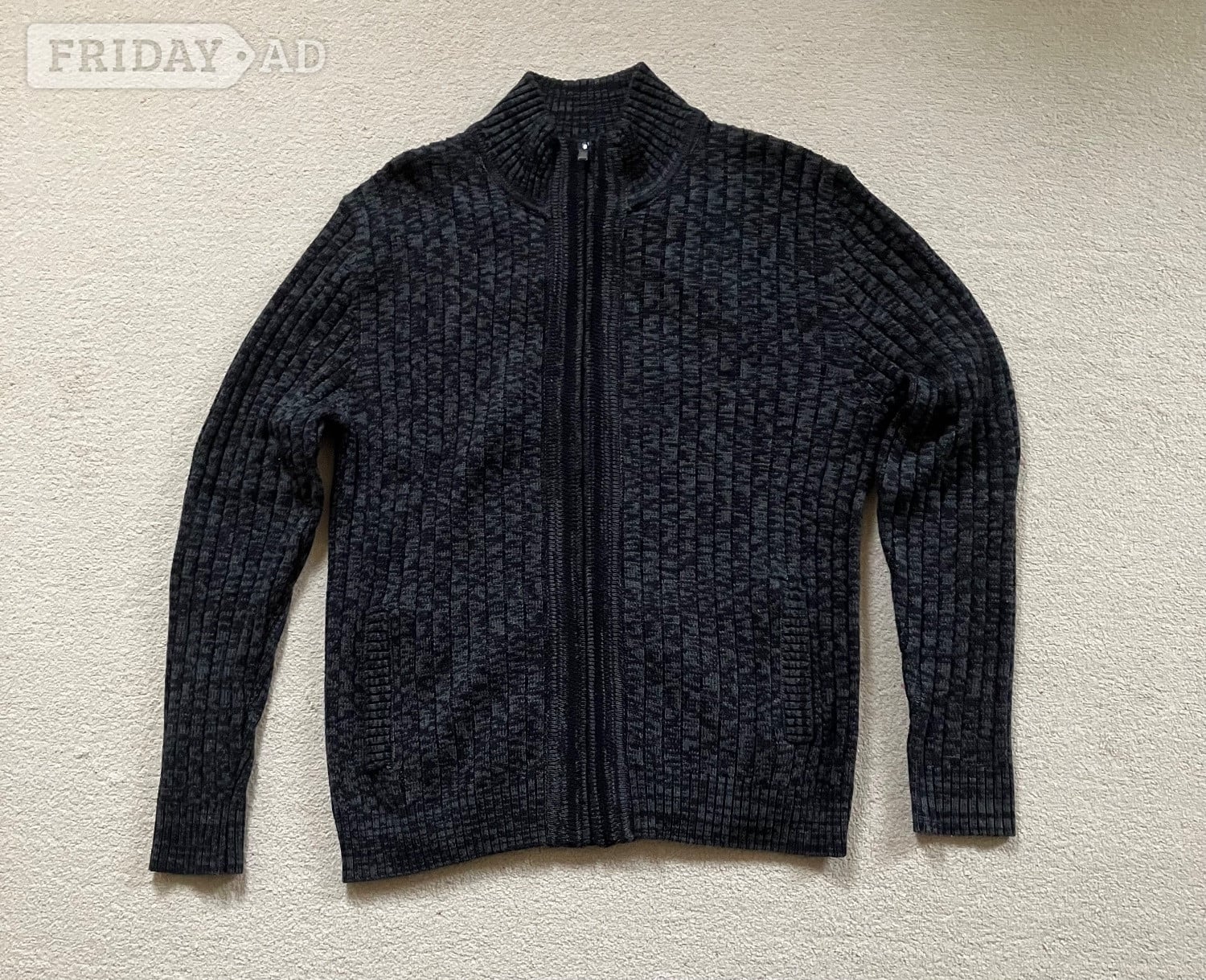 Men’s Black zip up cardigan with pockets. LARGE.- NEW in Peacehaven