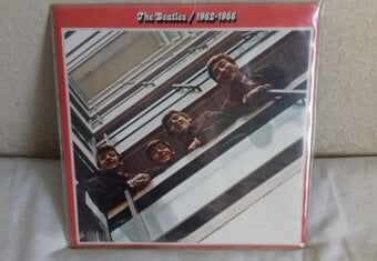 BEATLES RED DOUBLE SINGLES ALBUM