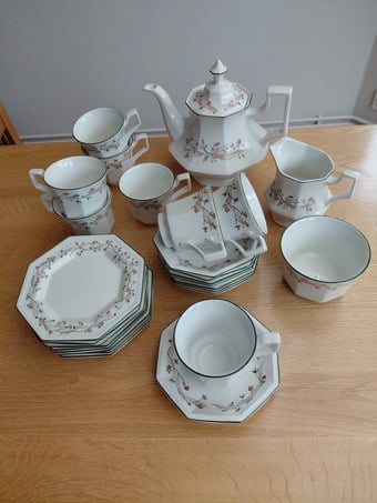 Eternal Beau China Tea Set with Floral Pattern – Good Condition