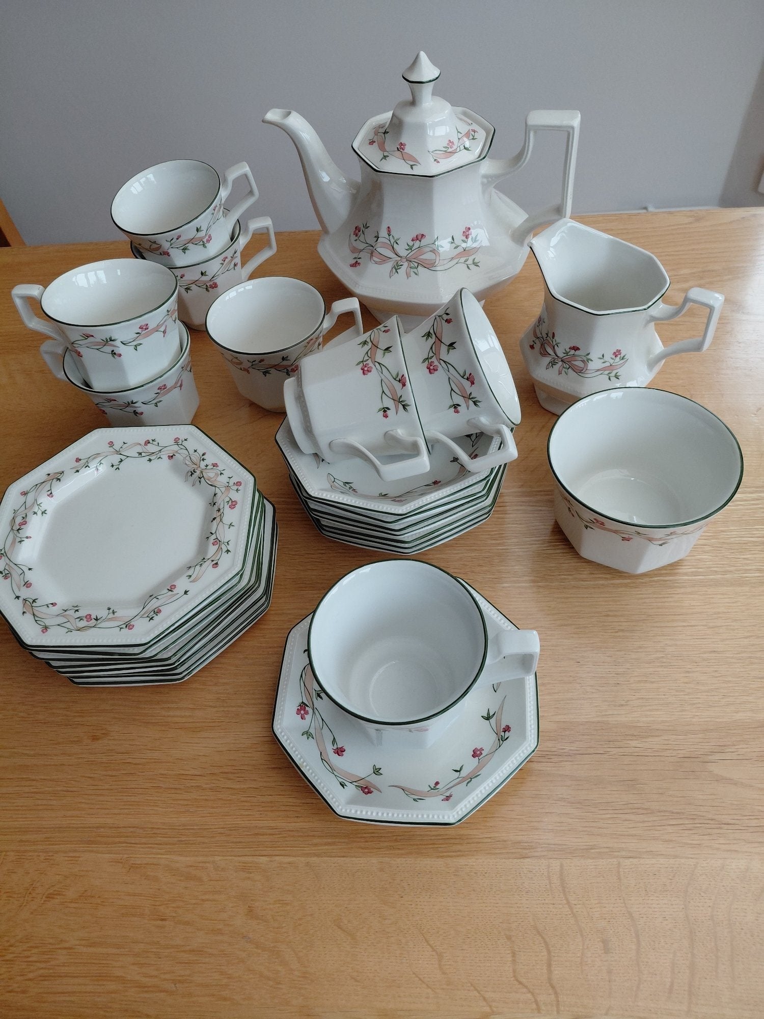 Winchester Eternal Beau China Tea Set with Floral Pattern – Good Condition