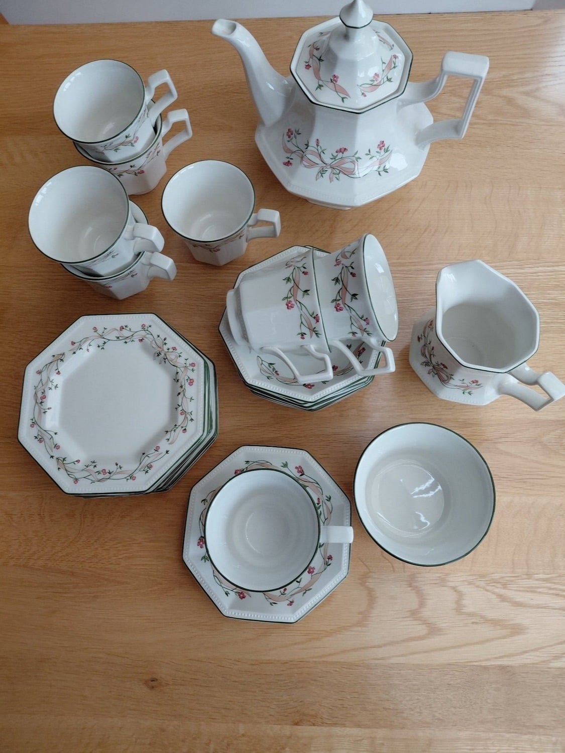 Eternal Beau China Tea Set with Floral Pattern – Good Condition - Cookware & Dining in Winchester
