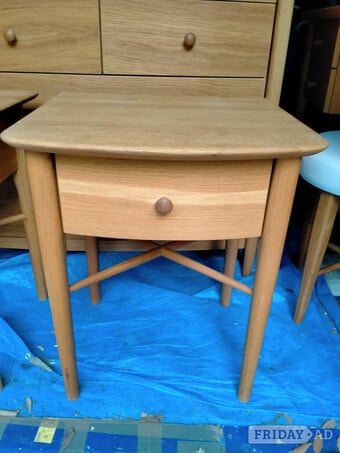 Gorgeous bedside cabinets x 2