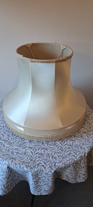 LARGE VINTAGE PALE CREAM / OYSTER TRADITIONAL LINED LAMPSHADE