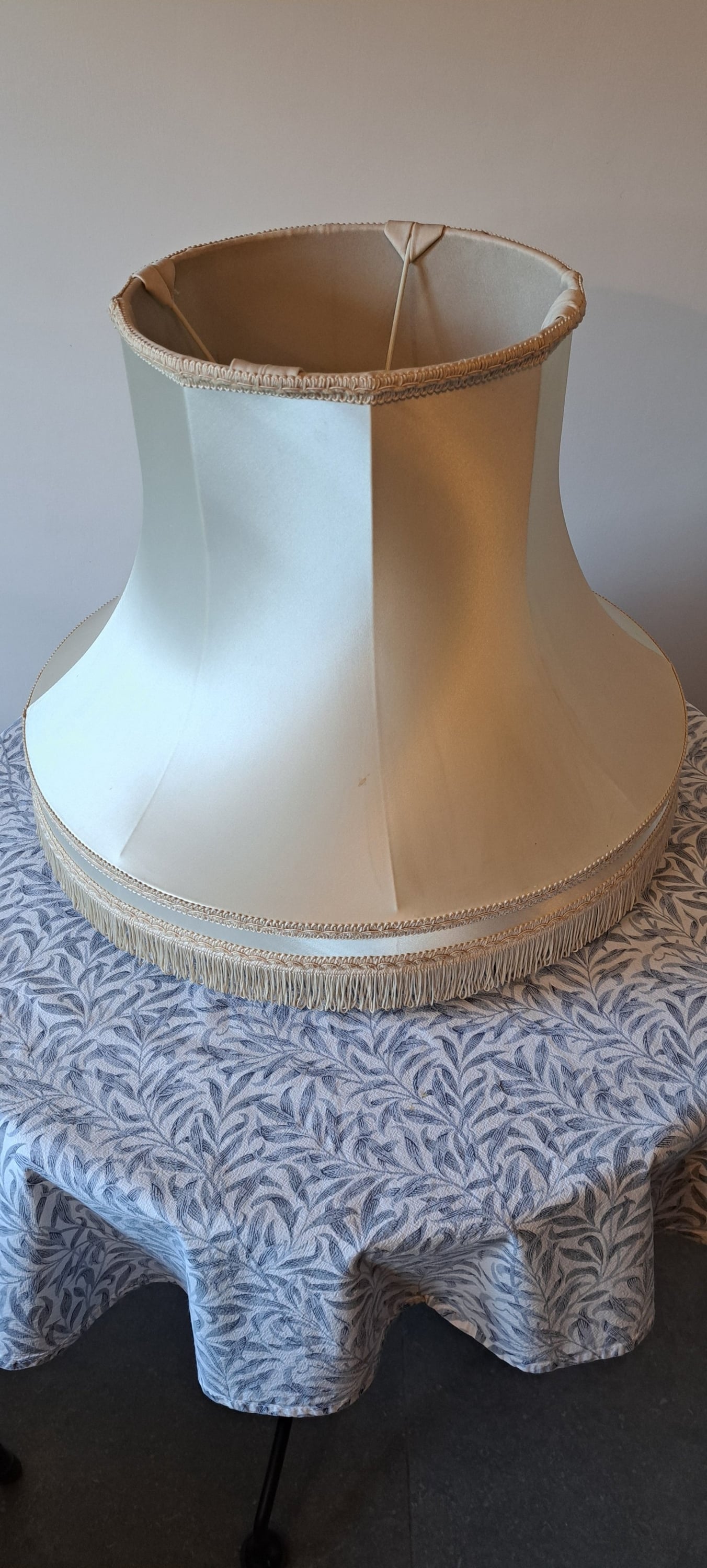 LARGE VINTAGE PALE CREAM / OYSTER TRADITIONAL LINED LAMPSHADE - Lighting in Hartley Wintney