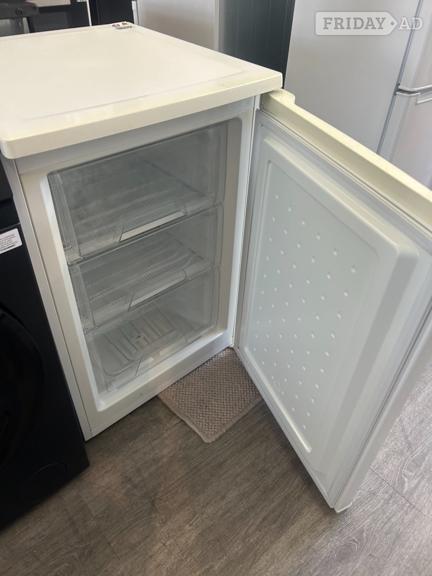 CURRYS ESSENTIAL FREEZER