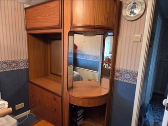  curved corner unit with 3  integrated mirrors and drawer
