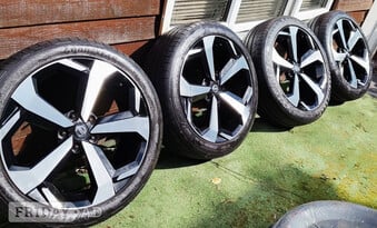 Nissan Juke Genuine 19" Alloy Wheels