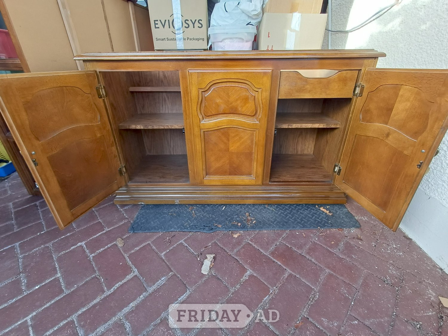 Display/sideboard unit. Good condition, lighting, glass shelves