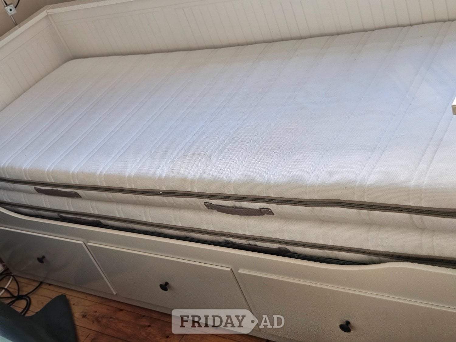 Ikea day bed single pulls out to double - Furniture in Oxted