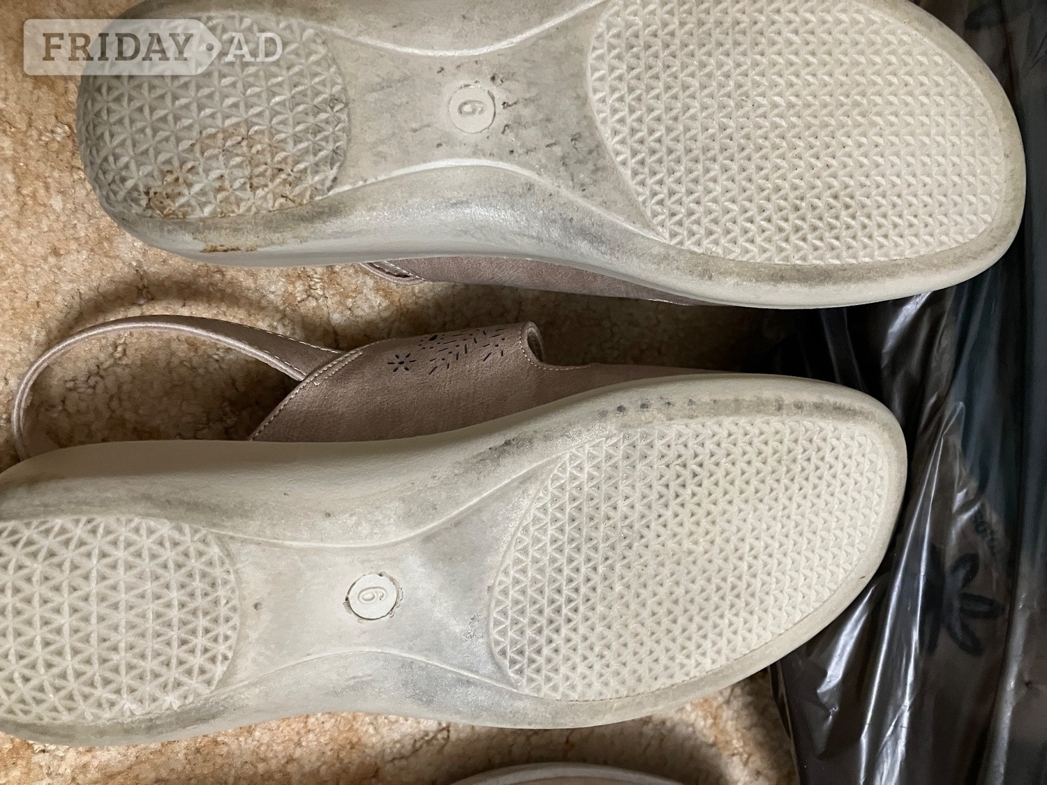 Beige lightweight sandals