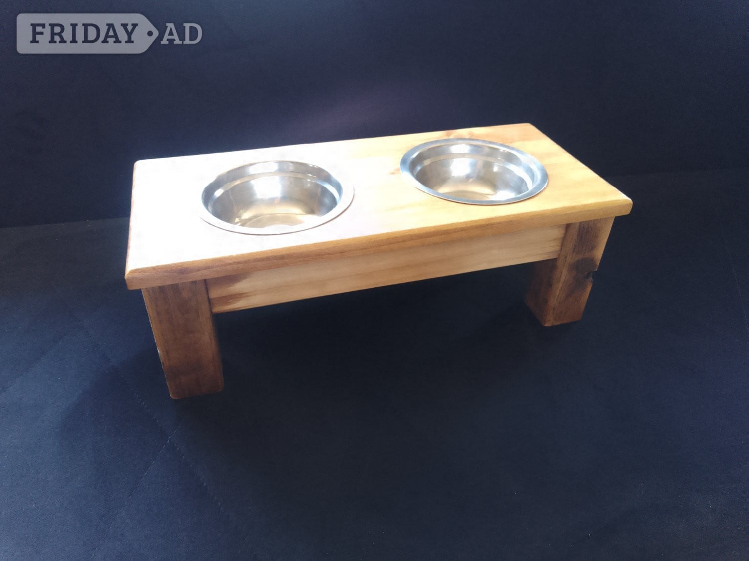 Raised feeding bowl stands 