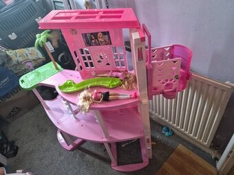 Barbie dreamhouse w/ accessories 