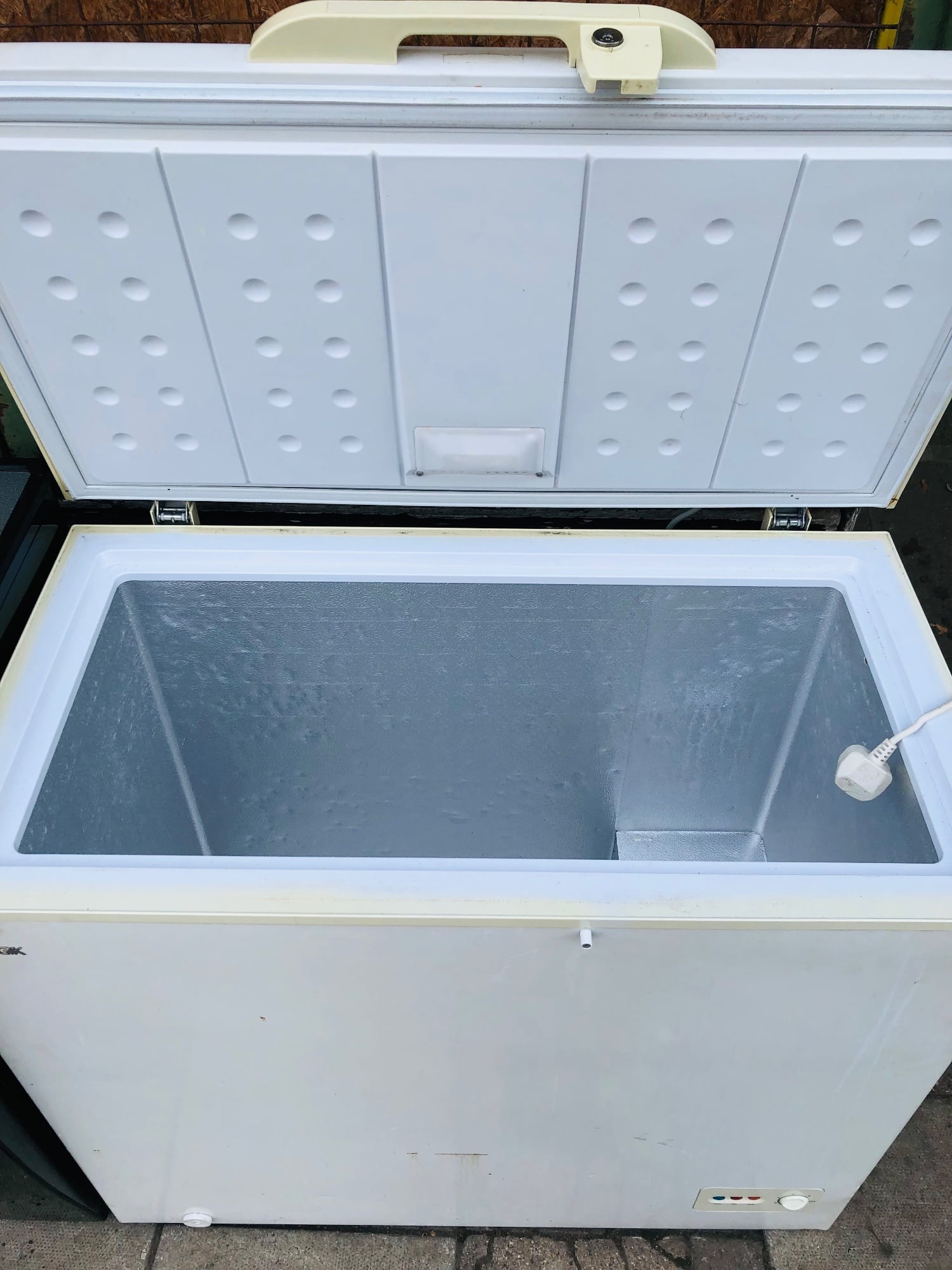Logik frost free chest freezer works perfectly 