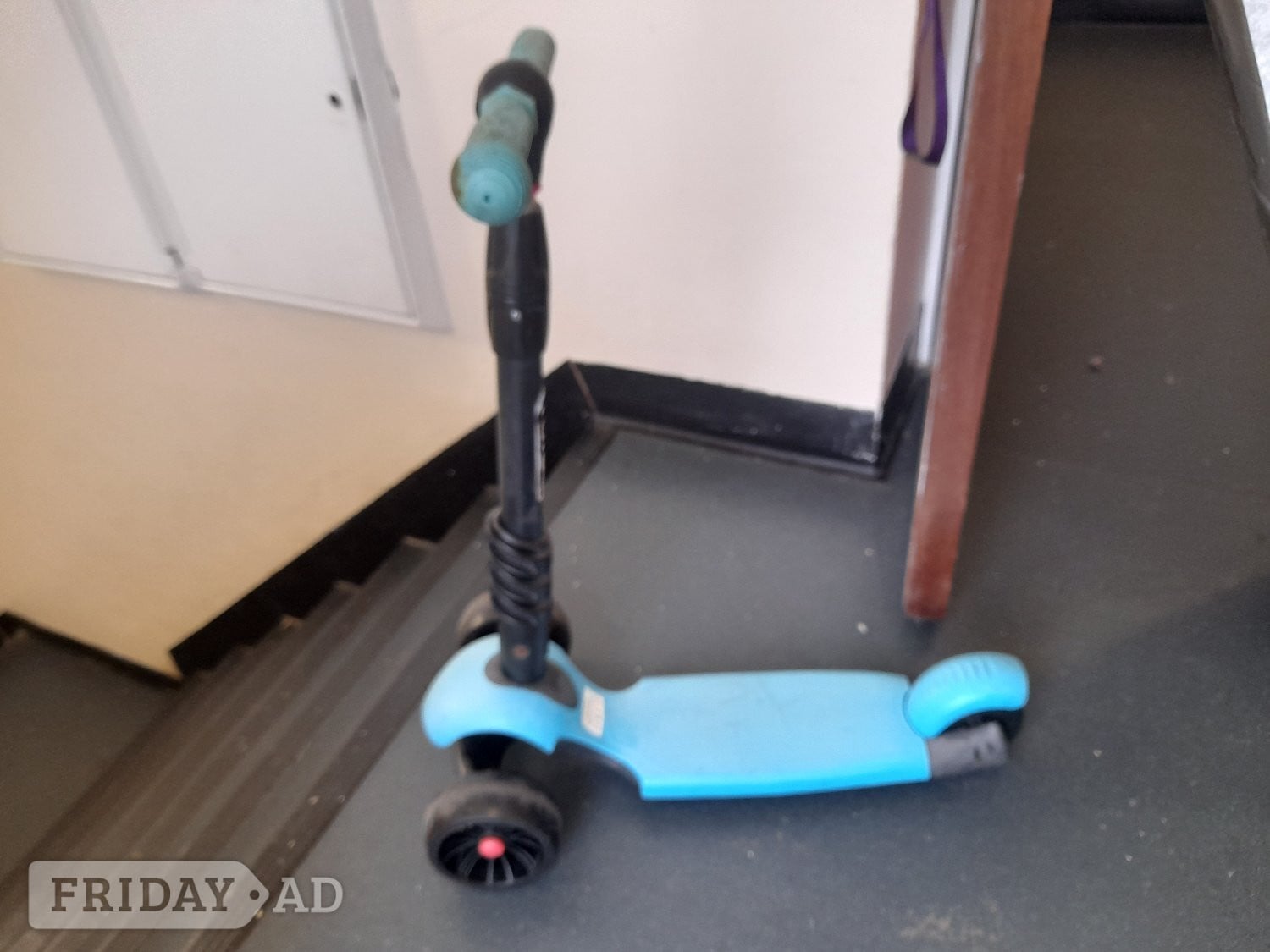 Boys bike & 2 x 3 wheel scooters