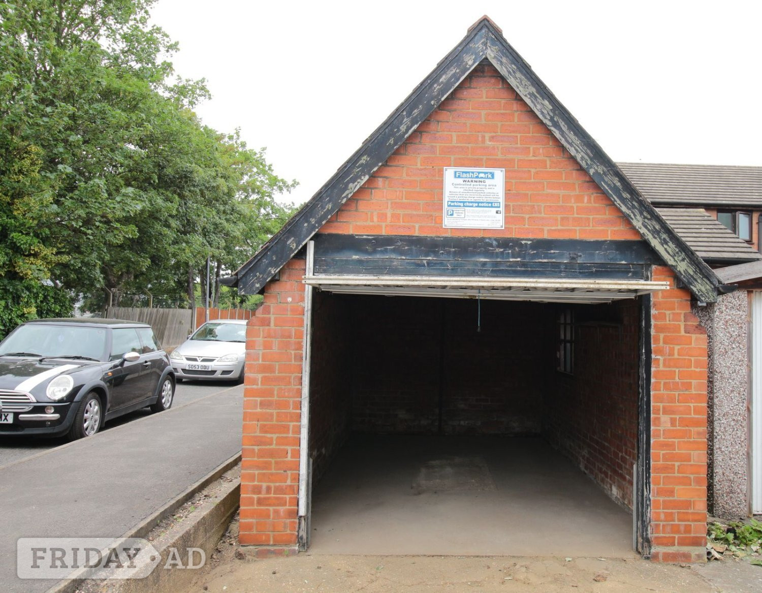 Secure Garage / Storage Unit to Let – Close to Lincoln City Centr