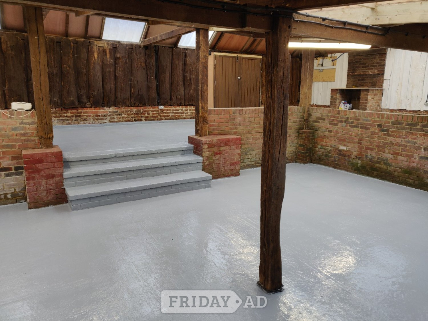 100m2 Storage unit to rent