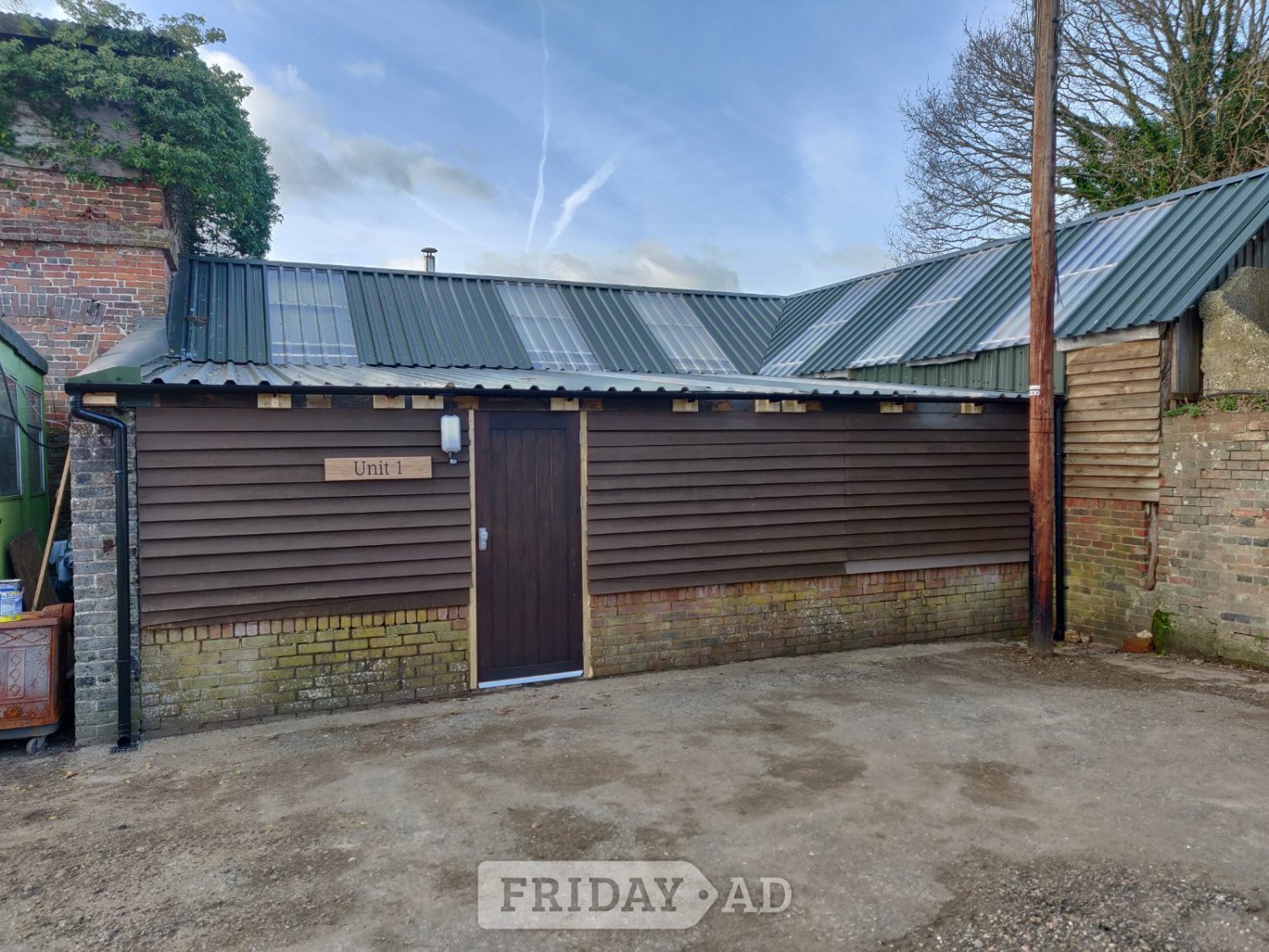 Uckfield 100m2 Storage unit to rent