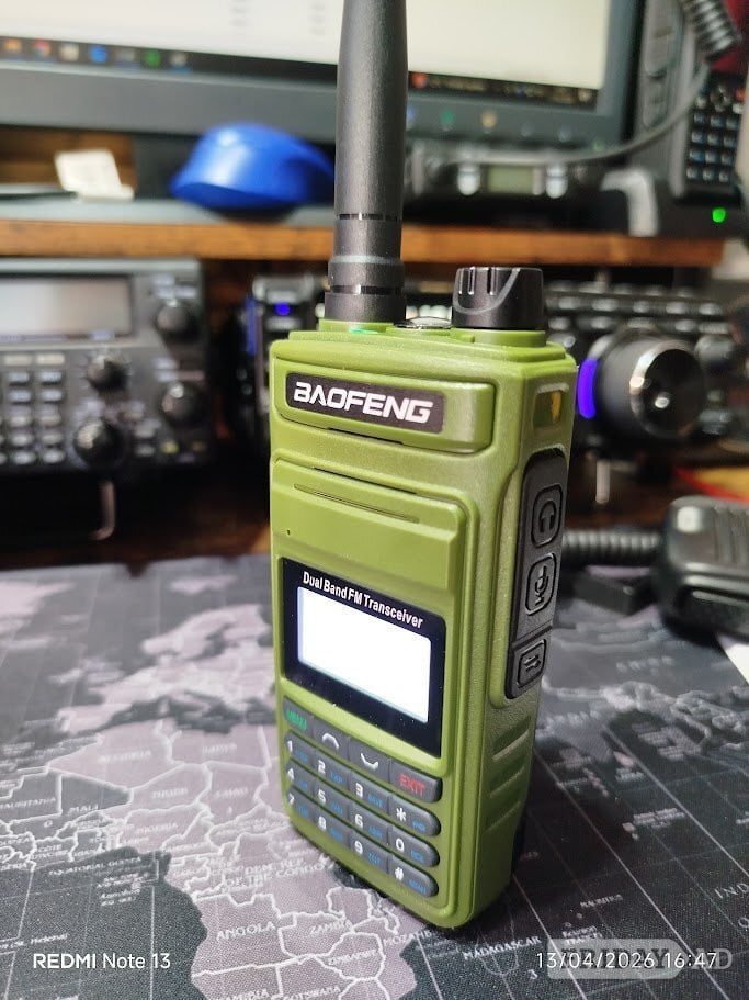 Baofeng P15-UV multi-band handheld including FM radio