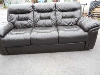 3 SEATER AND 2 SEATER LEATHER SETEES