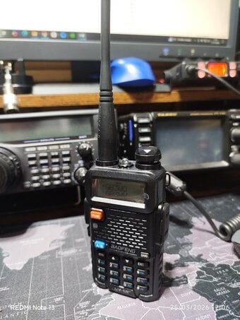 Baofeng Hand held Transceiver UV-5R Dual Band 5W