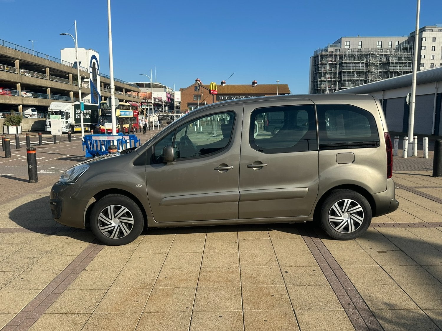 [ berth ]Peugeot Partner Tepee