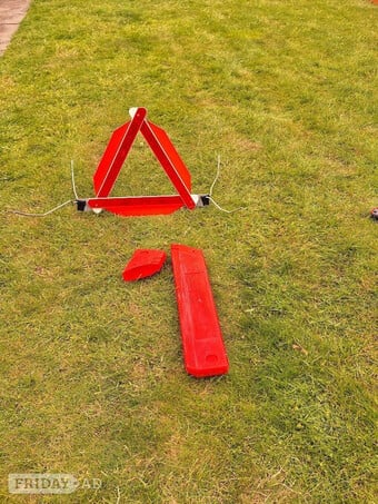 WARNING TRIANGLE WITH CASE