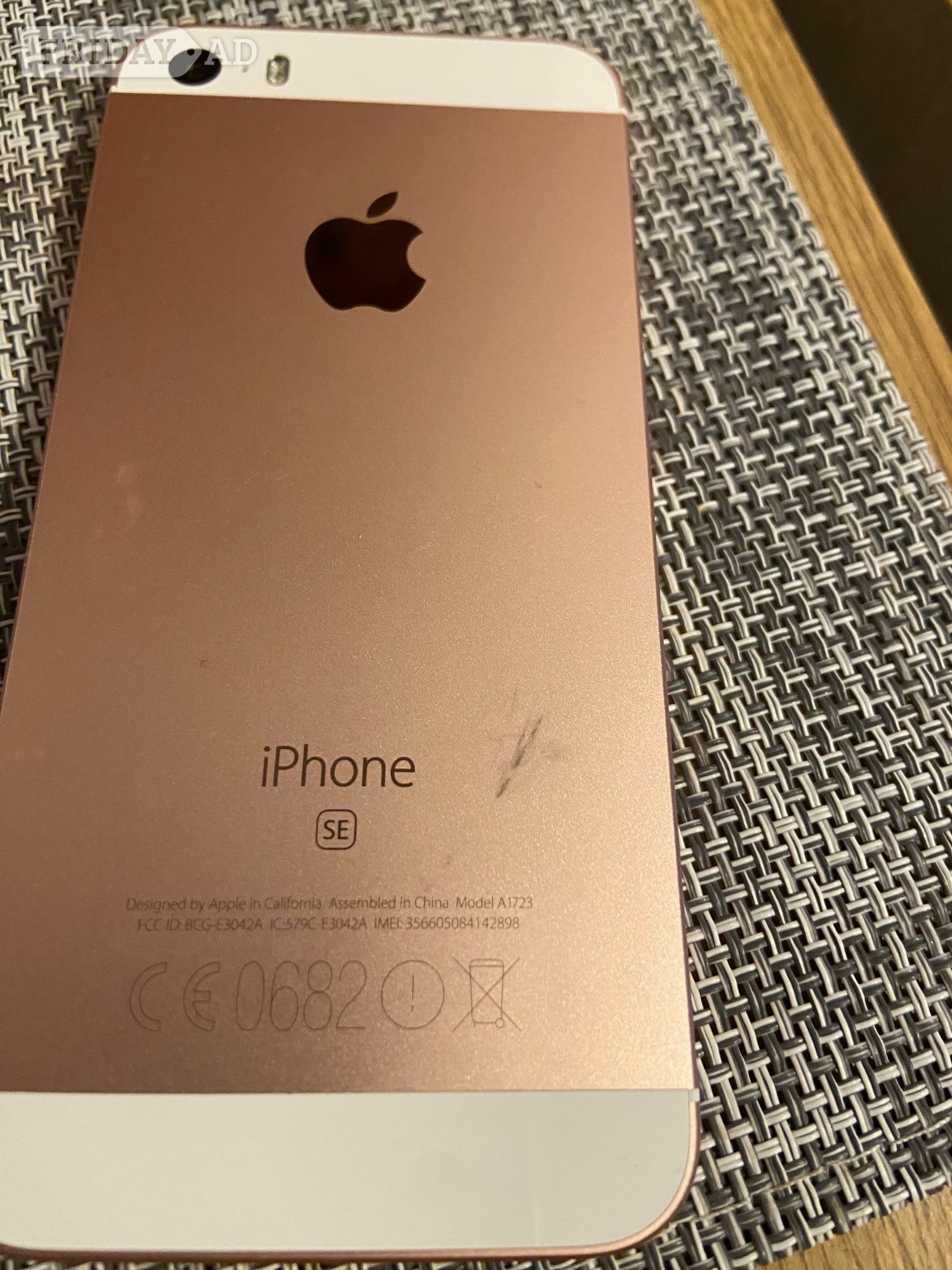 iPhone SE pink apple
