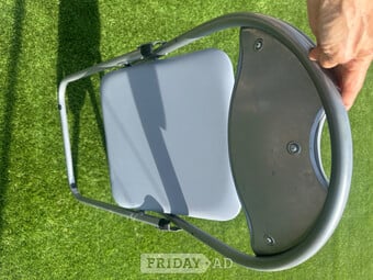 2 folding chairs
