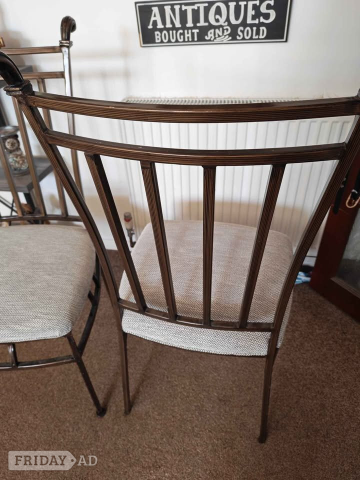 Pair of metal and fabric seat chairs in very good condition - Furniture in Pevensey