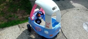 Girls pink car