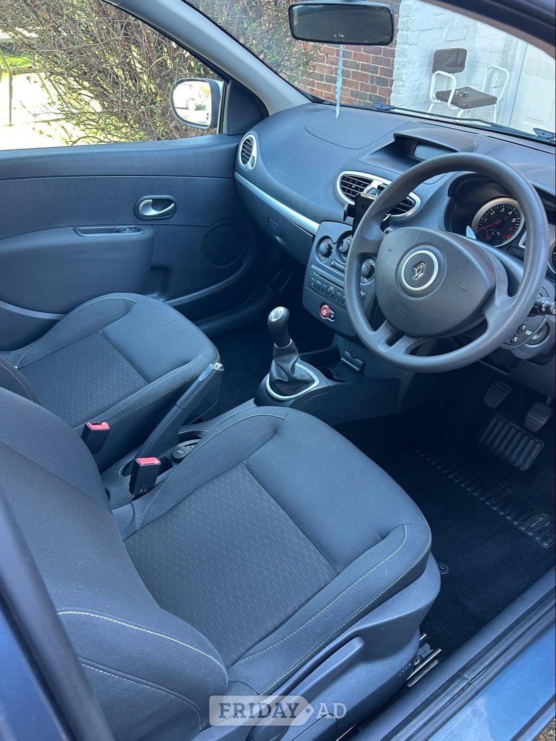 2010 Renault Clio i music  - Cars