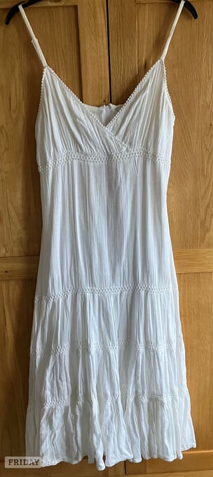 White dress with petticoat - New Look - size 10. LIKE NEW - 