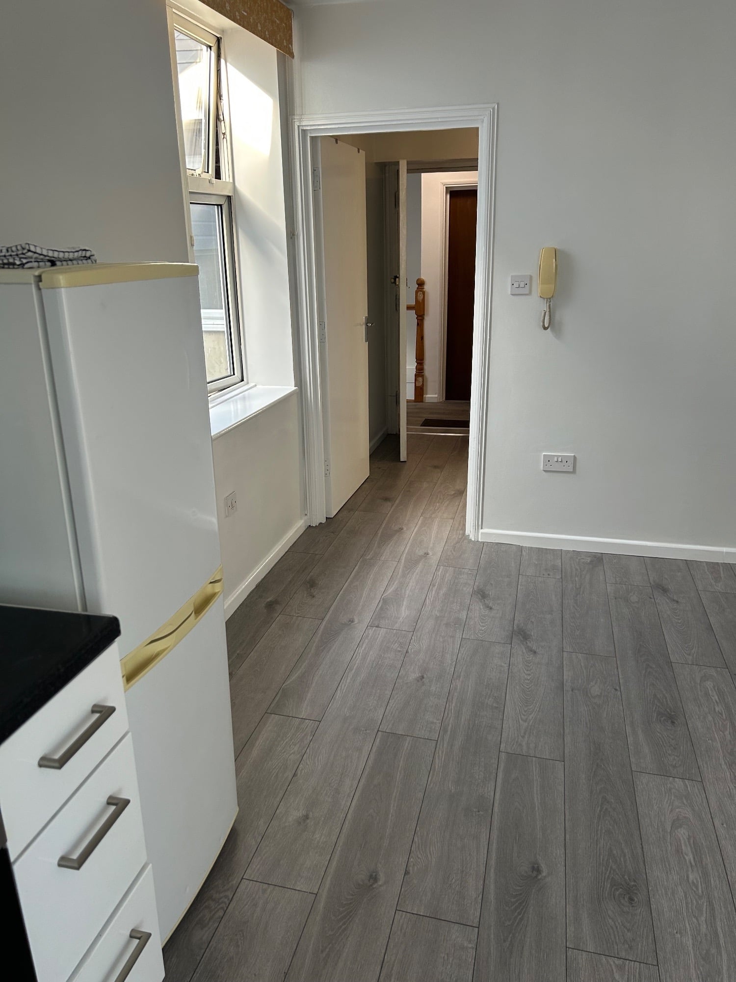 Studio Flat opposite the Railway Station 