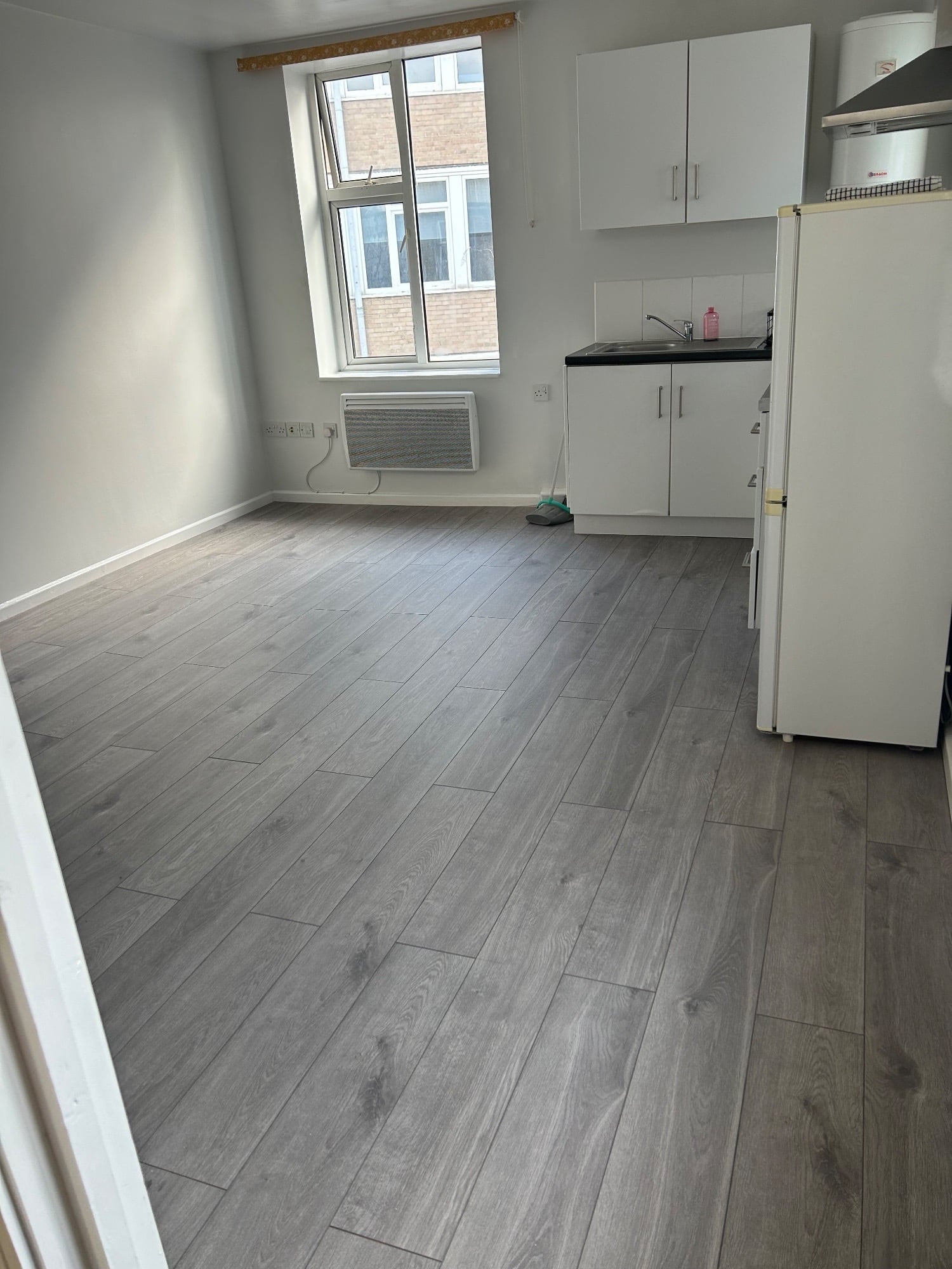 Studio Flat opposite the Railway Station  - Flats & Apartments