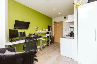 Ensuite studio in Newcastle