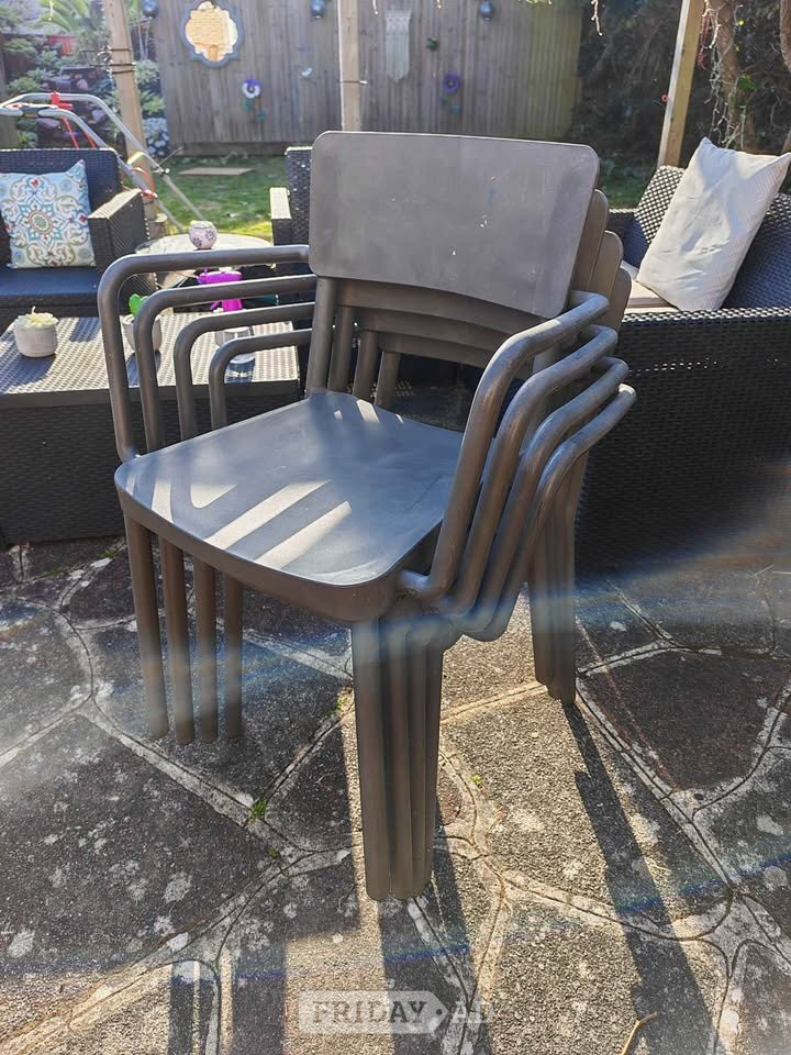 4 Lisboa polypropylene chairs with arms in Pevensey
