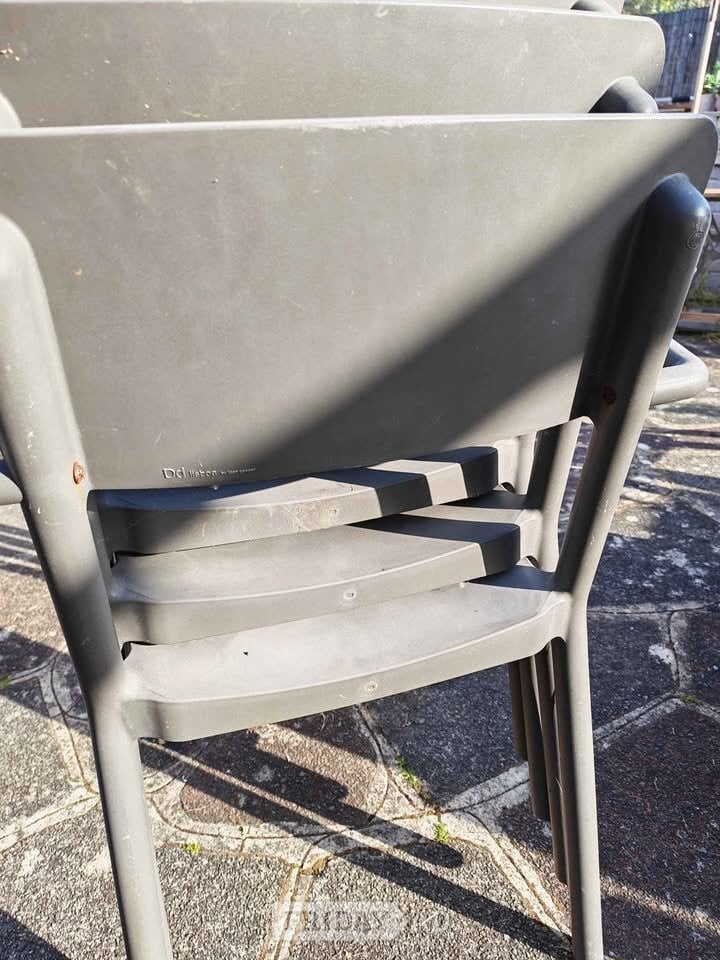Pevensey 4 Lisboa polypropylene chairs with arms