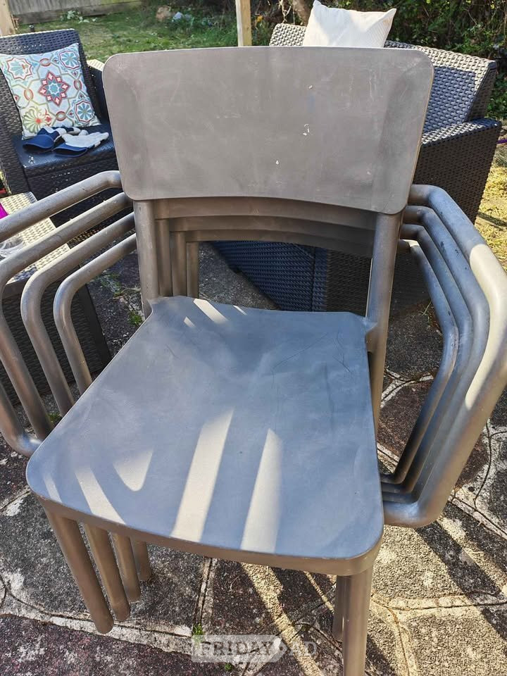 4 Lisboa polypropylene chairs with arms - Furniture