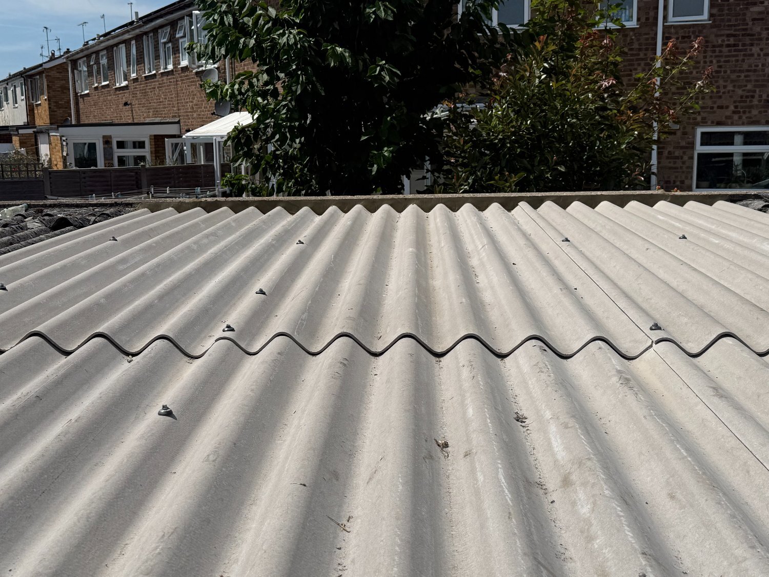 SS8 ~ Lock up Garages/Storage ~ To Rent in Second Ave, Canvey 