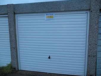 SS8 ~ Lock up Garages/Storage ~ To Rent in Second Ave, Canvey 