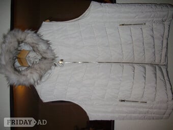 sleeveless quilted jacket, hooded fur trim pull tie , zip pockets