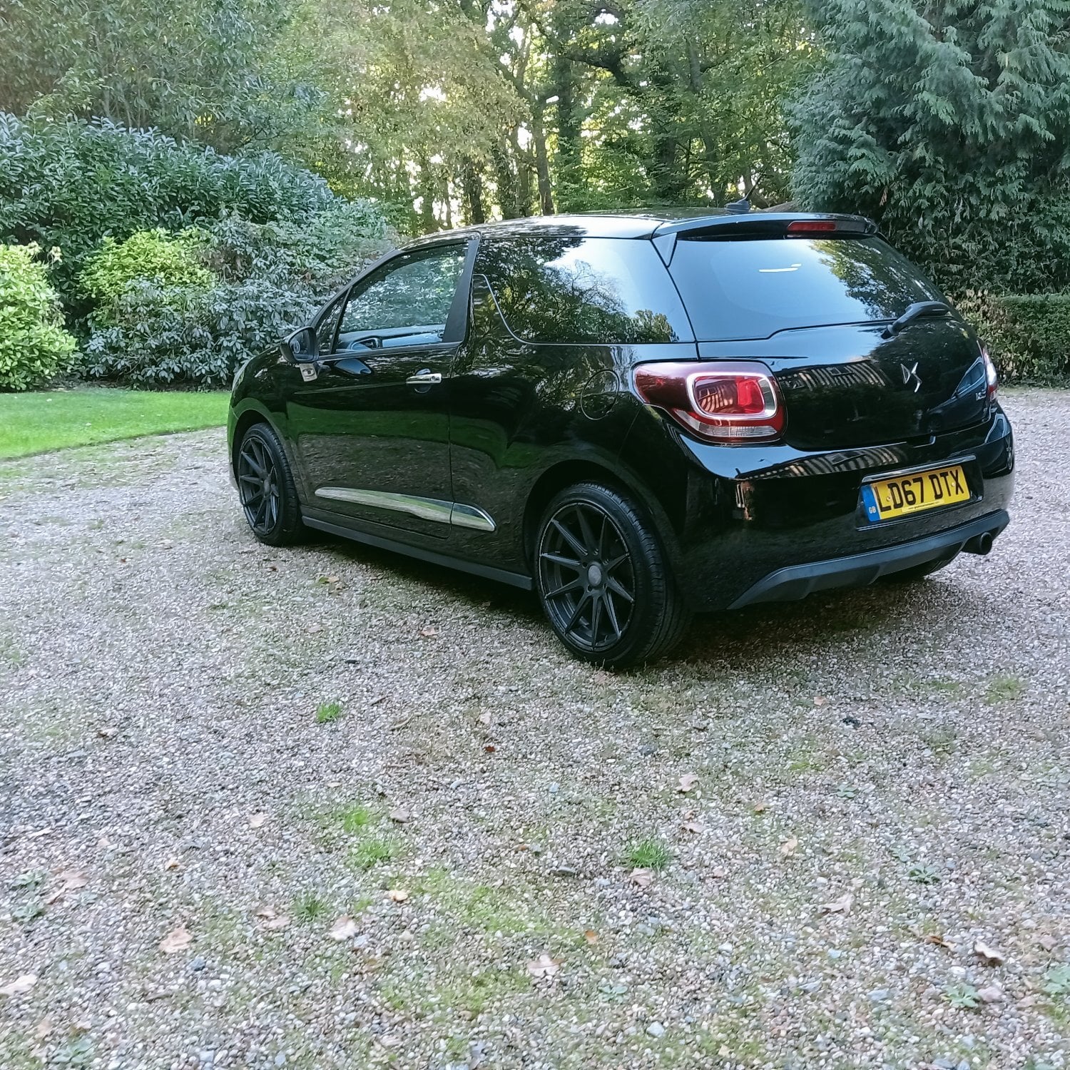 CITROEN DS3 CONNECTED CHIC 1.2 PURETECH 2017reg - Cars in Battle