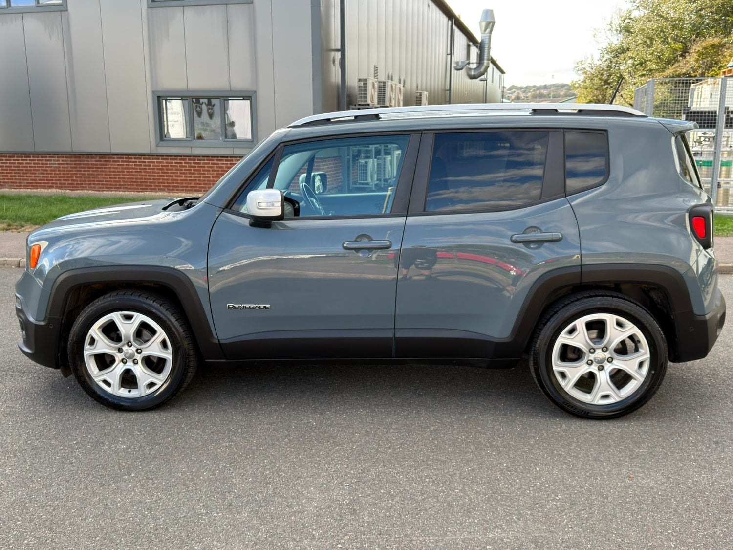 [ berth ]Jeep Renegade